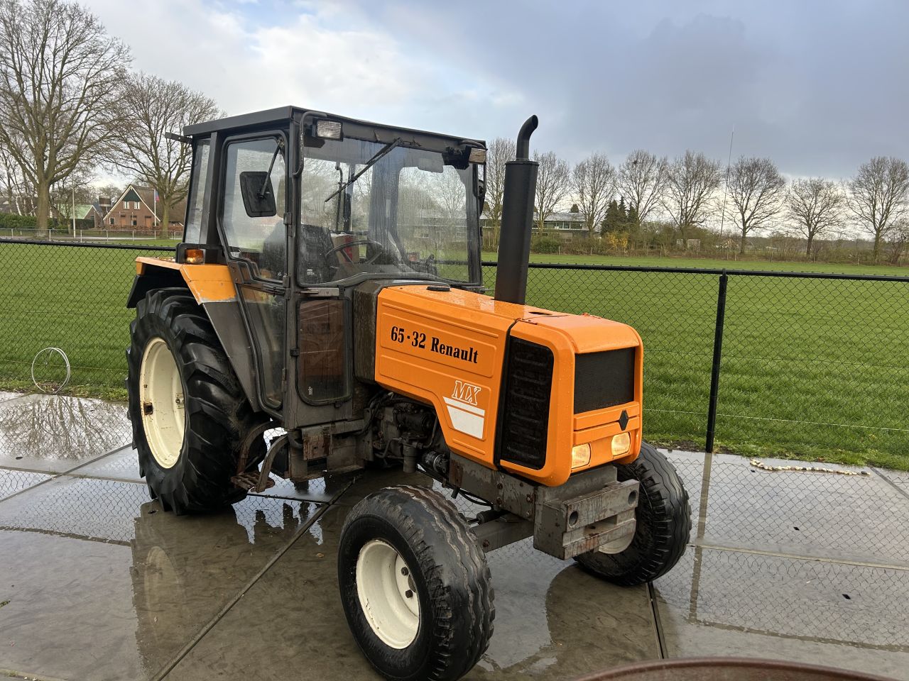 Zeer nette Renault mx65-32 met voorlader (marge)