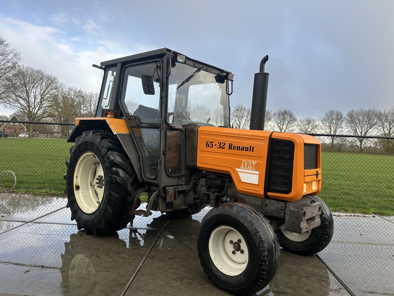 Zeer nette Renault mx65-32 met voorlader (marge)