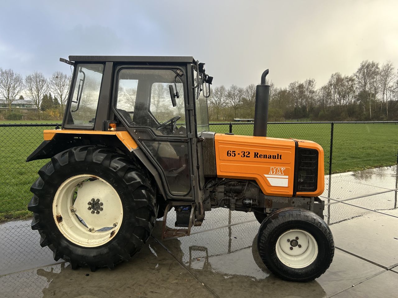 Zeer nette Renault mx65-32 met voorlader (marge)