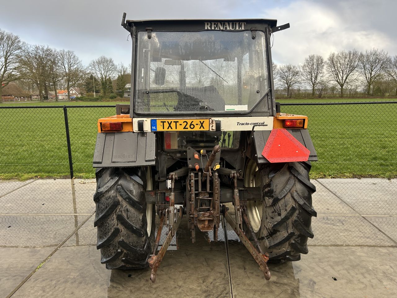 Zeer nette Renault mx65-32 met voorlader (marge)