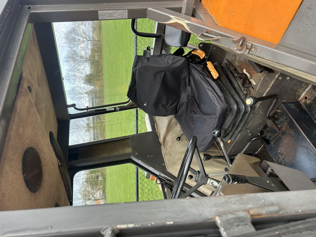 Zeer nette Renault mx65-32 met voorlader (marge)