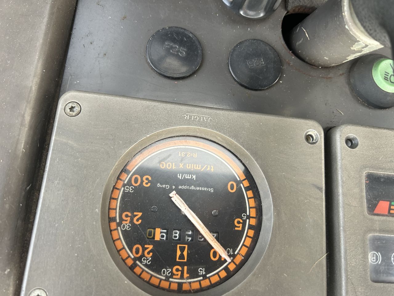 Zeer nette Renault mx65-32 met voorlader (marge)