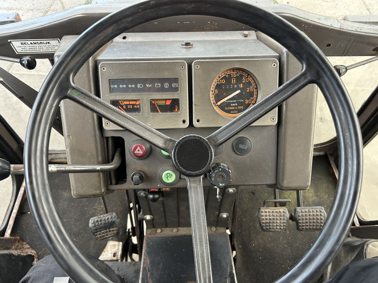 Zeer nette Renault mx65-32 met voorlader (marge)