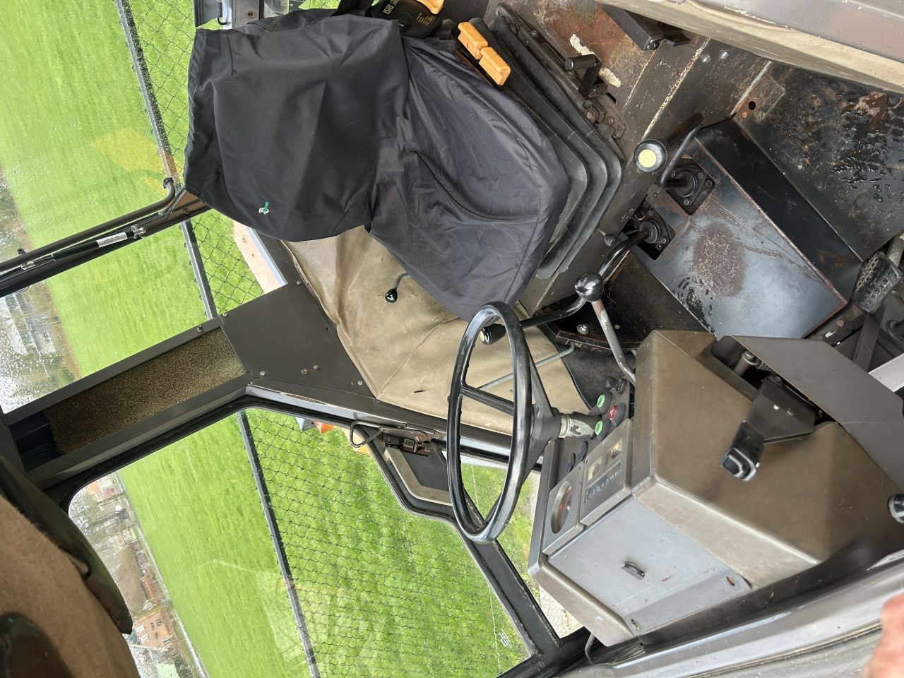 Zeer nette Renault mx65-32 met voorlader (marge)