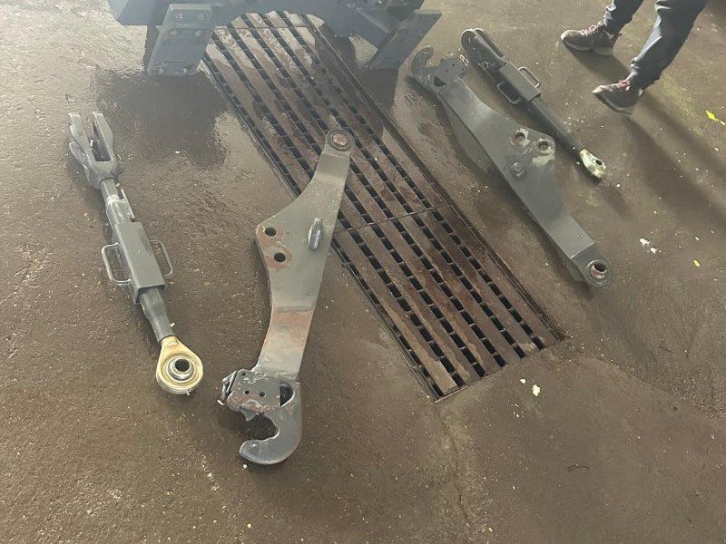 Claas Dreipunktbock Unterlenker Hubstreben Xerion