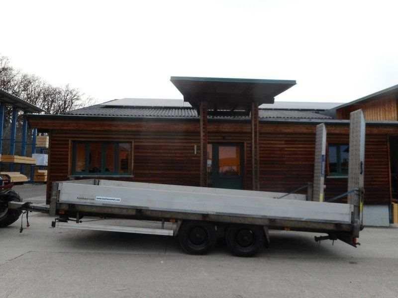 Humbaur 03 Tandem mit Rampen