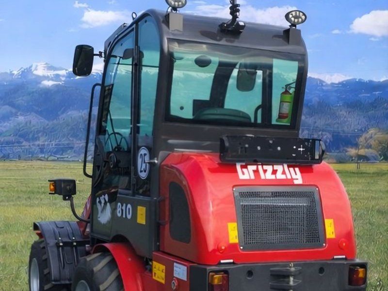 Grizzly 810 Plus 4WD Hoflader mit Straßenzulassung