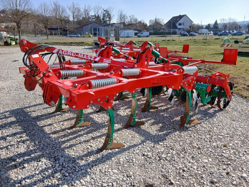 Agro-Masz Runner 30 + Federstempelwalze 600