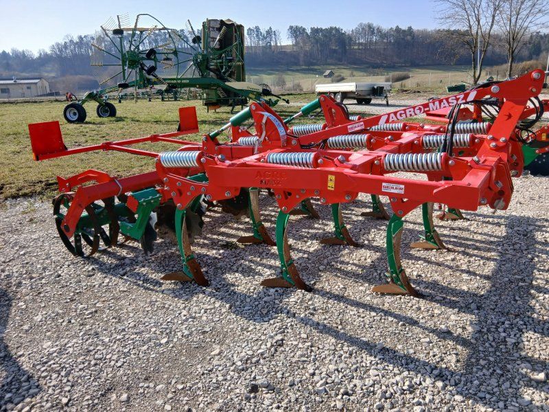 Agro-Masz Runner 30 + Federstempelwalze 600
