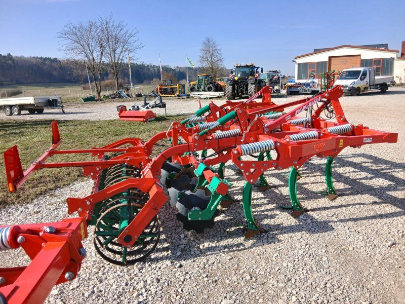 Agro-Masz Runner 30 + Federstempelwalze 600