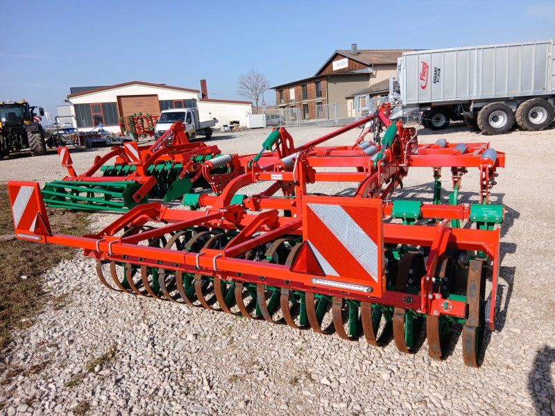 Agro-Masz Runner 30 + Federstempelwalze 600