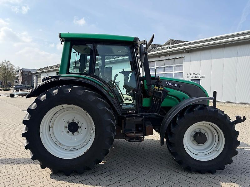 Valtra N 121