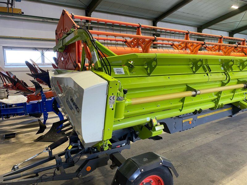 Claas 1230 Vario mit Schneidwerkswagen