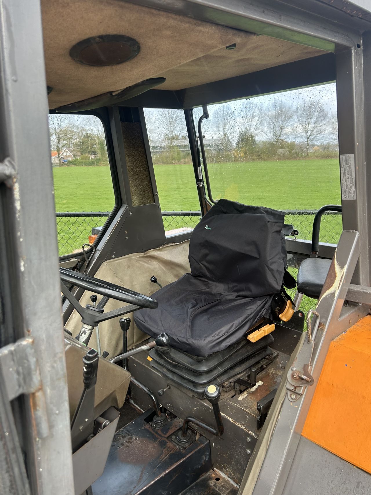 Zeer nette Renault mx65-32 met voorlader (marge)