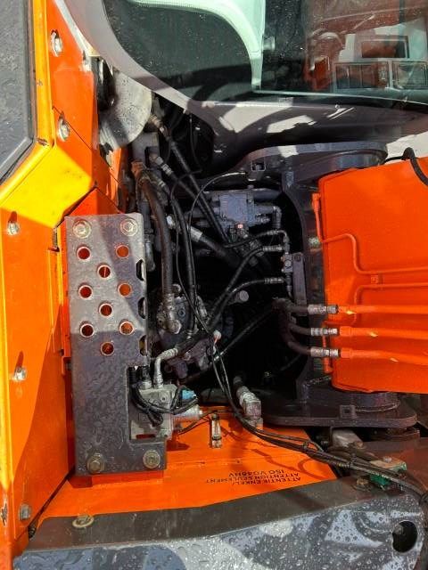 Hitachi ZX 135 US 5-B