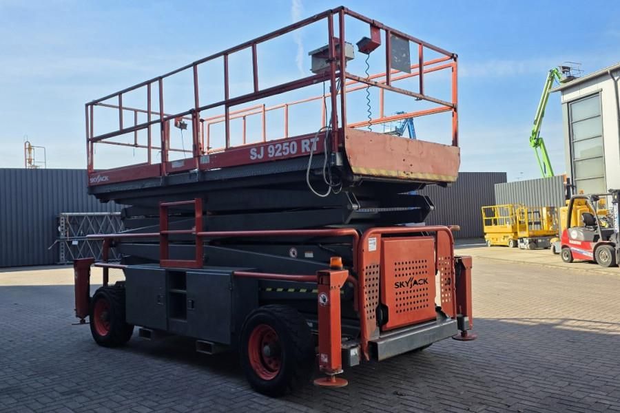 SkyJack SJ9250RT Diesel, 4x4 Drive, 17.2m Working Height,