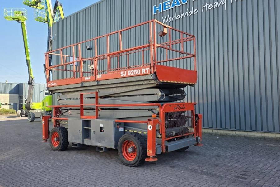 SkyJack SJ9250RT Diesel, 4x4 Drive, 17.2m Working Height,