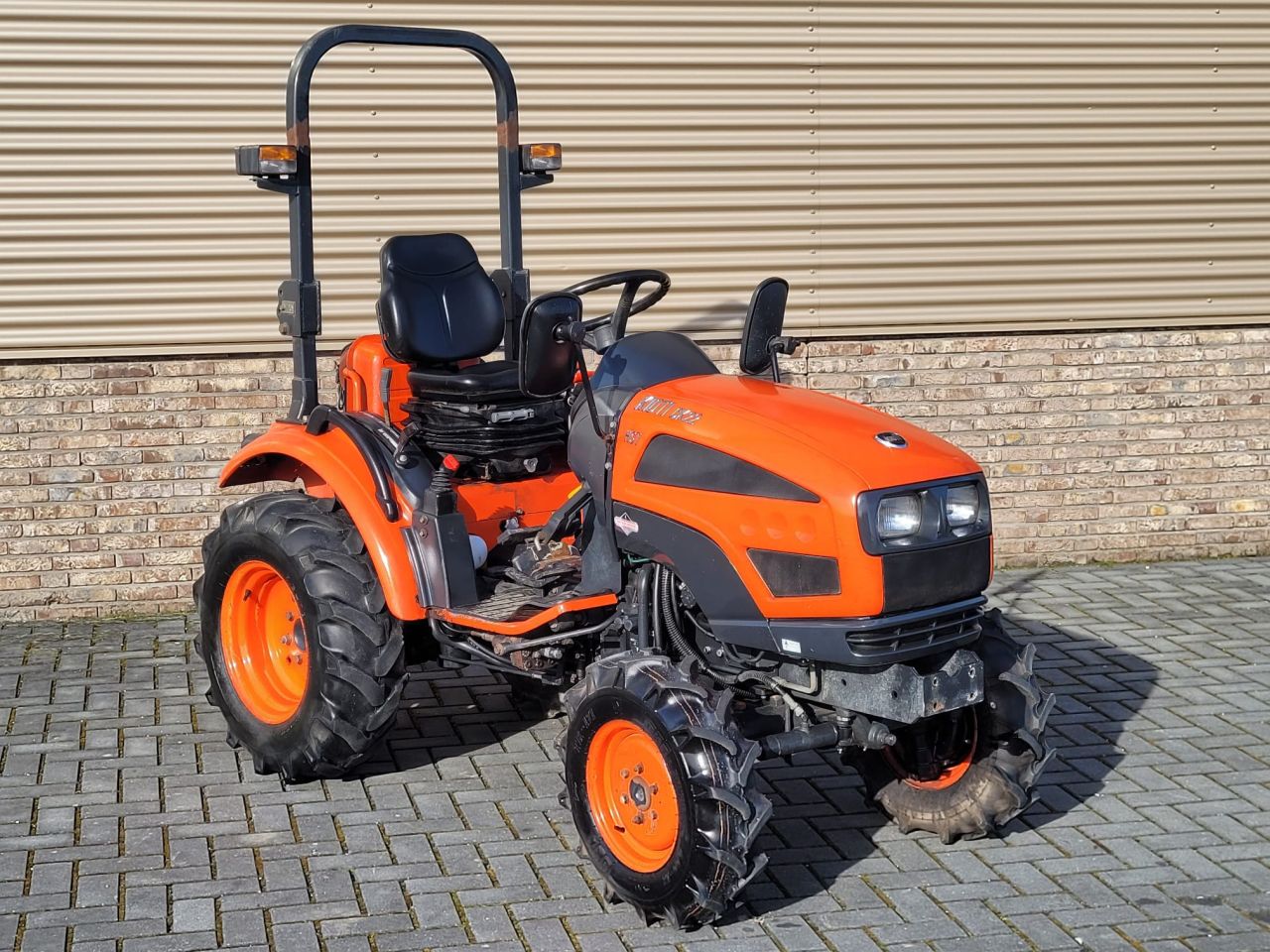 Kioti ck-22 hst (kubota iseki solis)