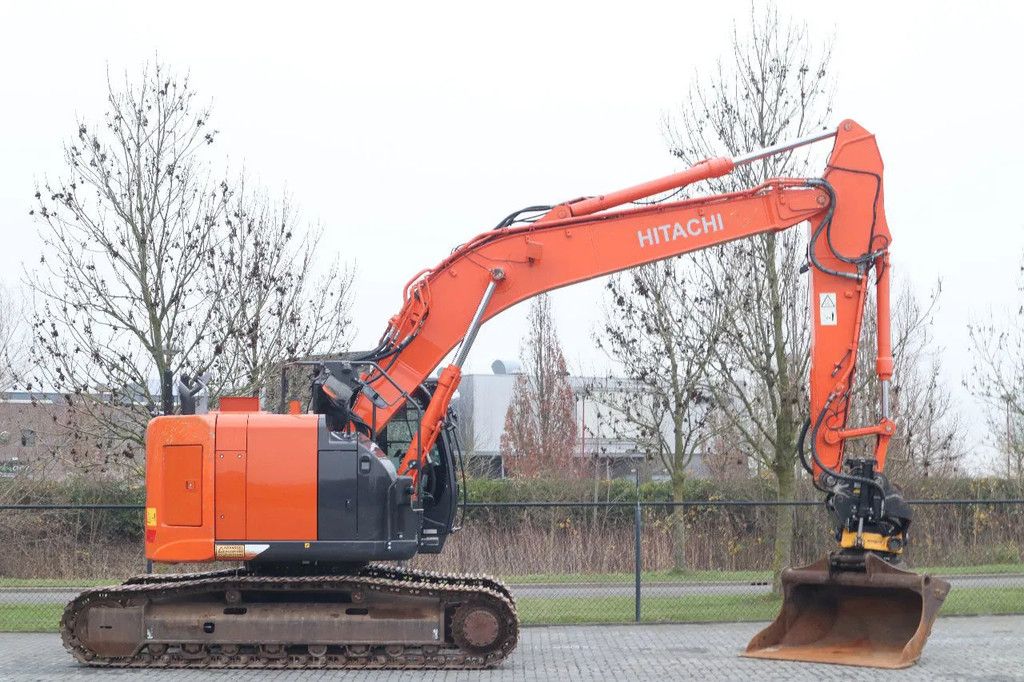 Hitachi ZX225 USRLC-6 | ROTOTILT | BUCKET | GOOD CONDITION