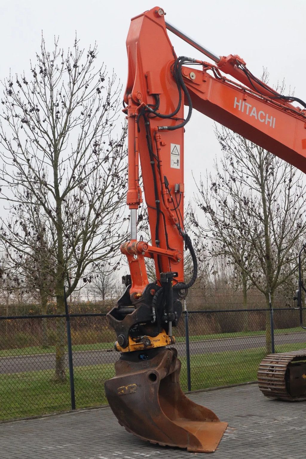 Hitachi ZX225 USRLC-6 | ROTOTILT | BUCKET | GOOD CONDITION