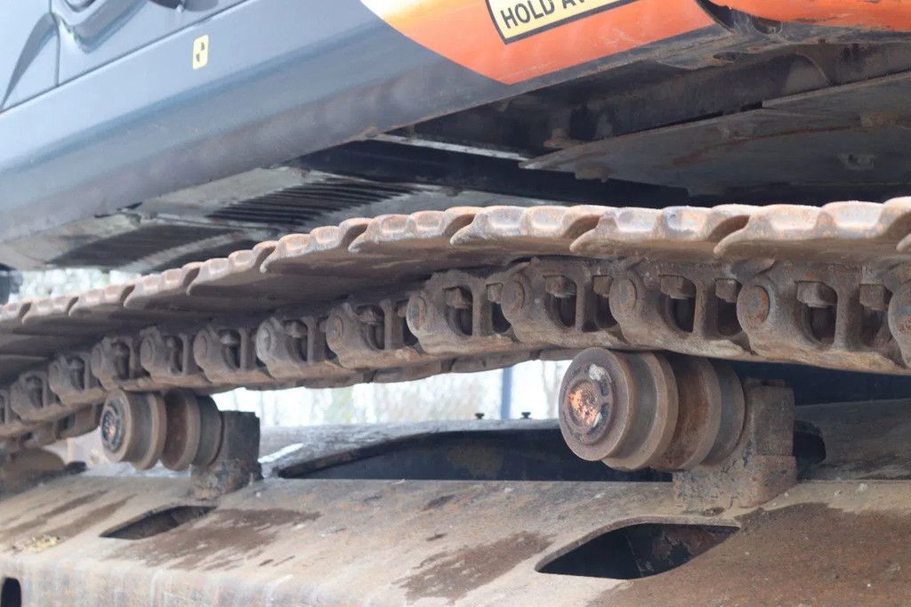 Hitachi ZX225 USRLC-6 | ROTOTILT | BUCKET | GOOD CONDITION