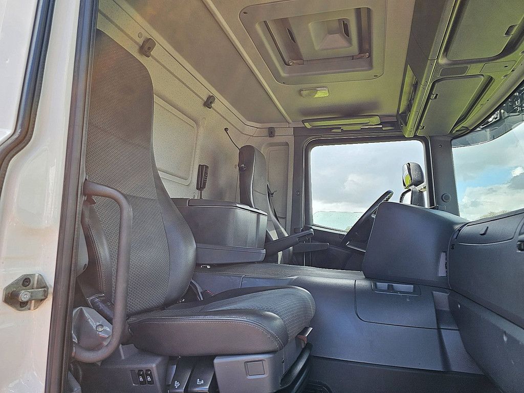 SCANIA P320 6x2*4 taillift