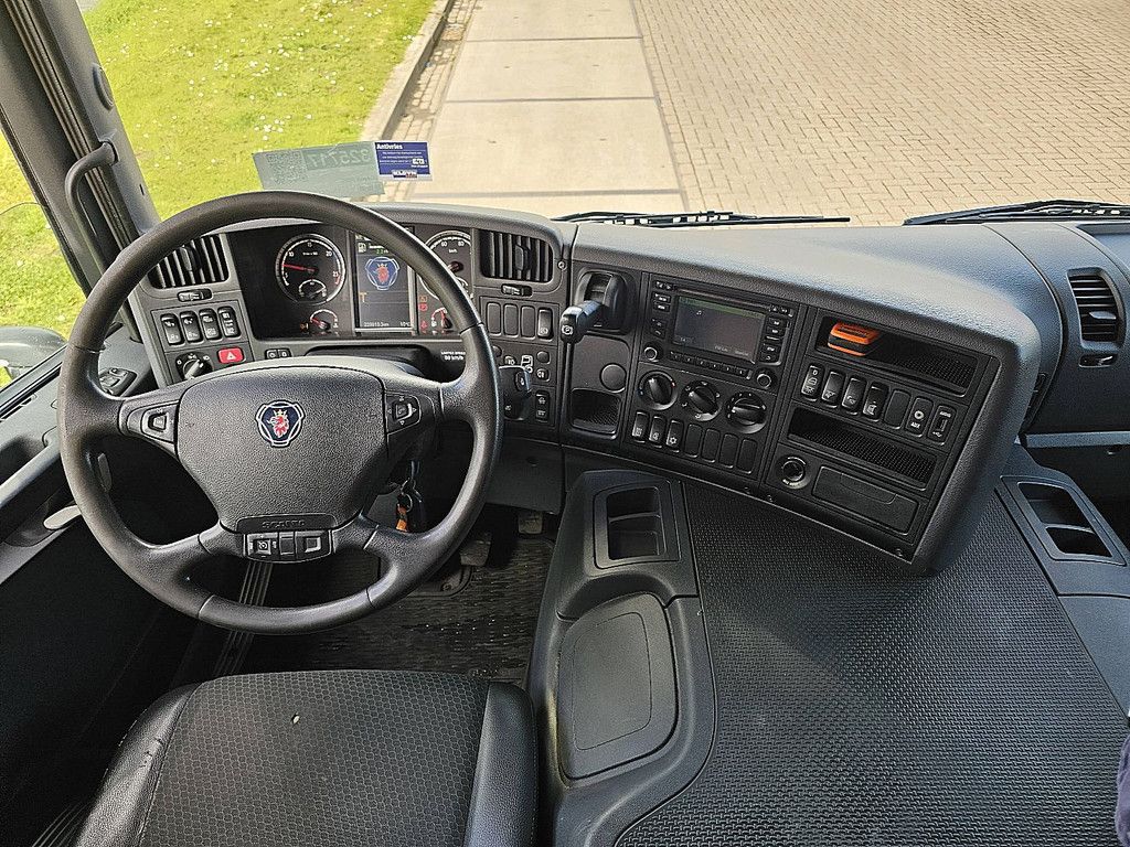 SCANIA P320 6x2*4 taillift