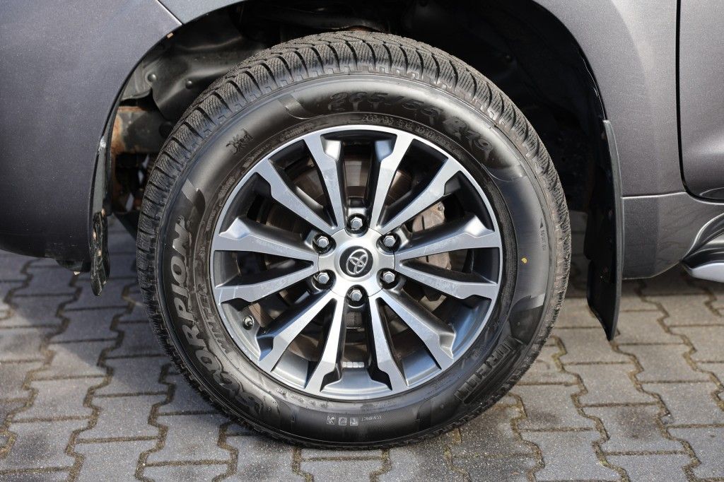 Toyota Landcruiser 150 2.8 D-4D 5DRS EXECUTIVE A/T VAN