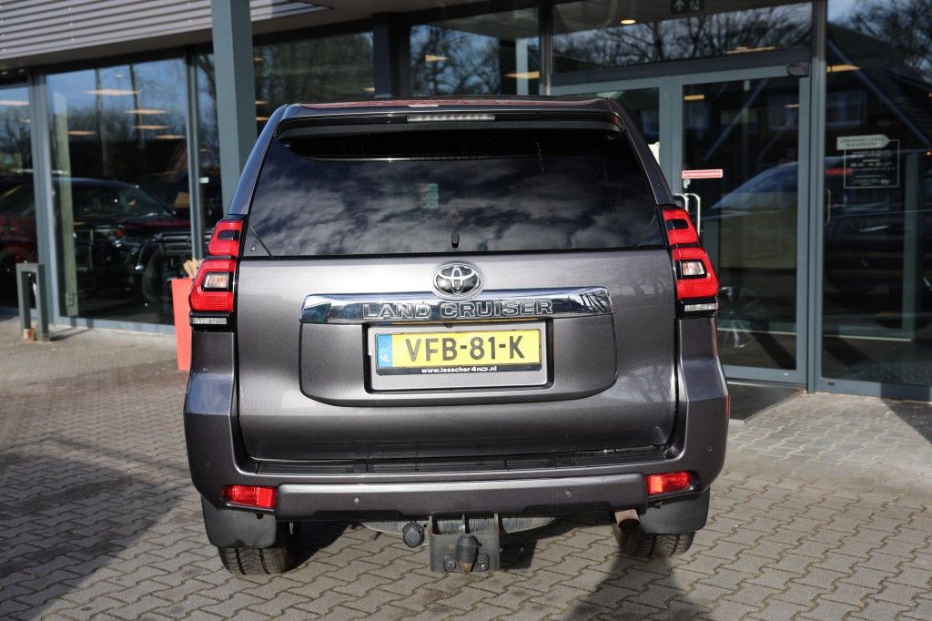 Toyota Landcruiser 150 2.8 D-4D 5DRS EXECUTIVE A/T VAN