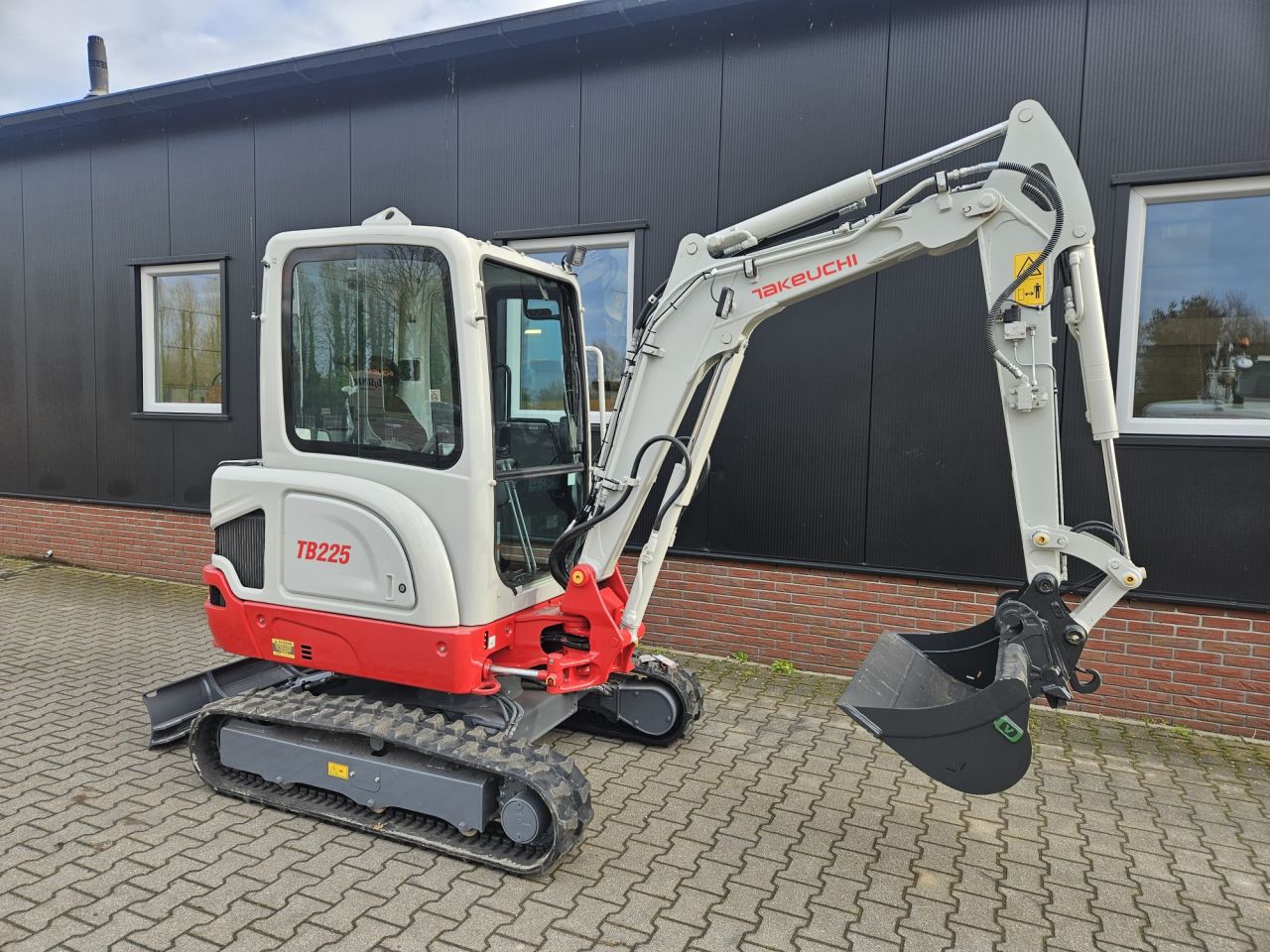 Takeuchi TB225