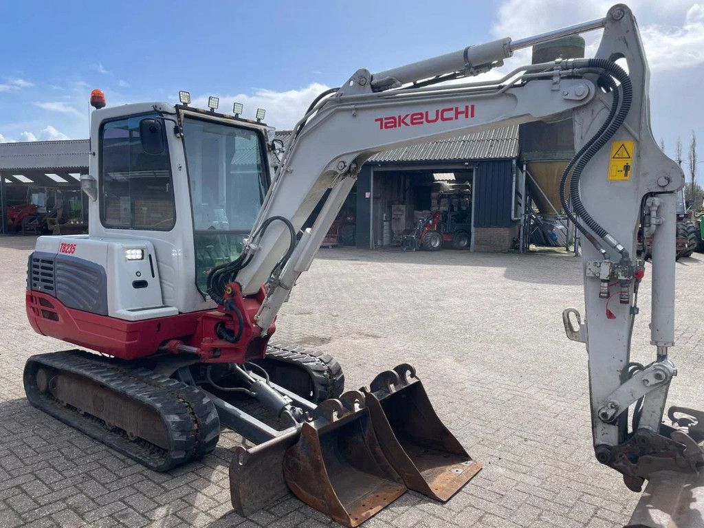 Takeuchi TB 235 Graafmachine