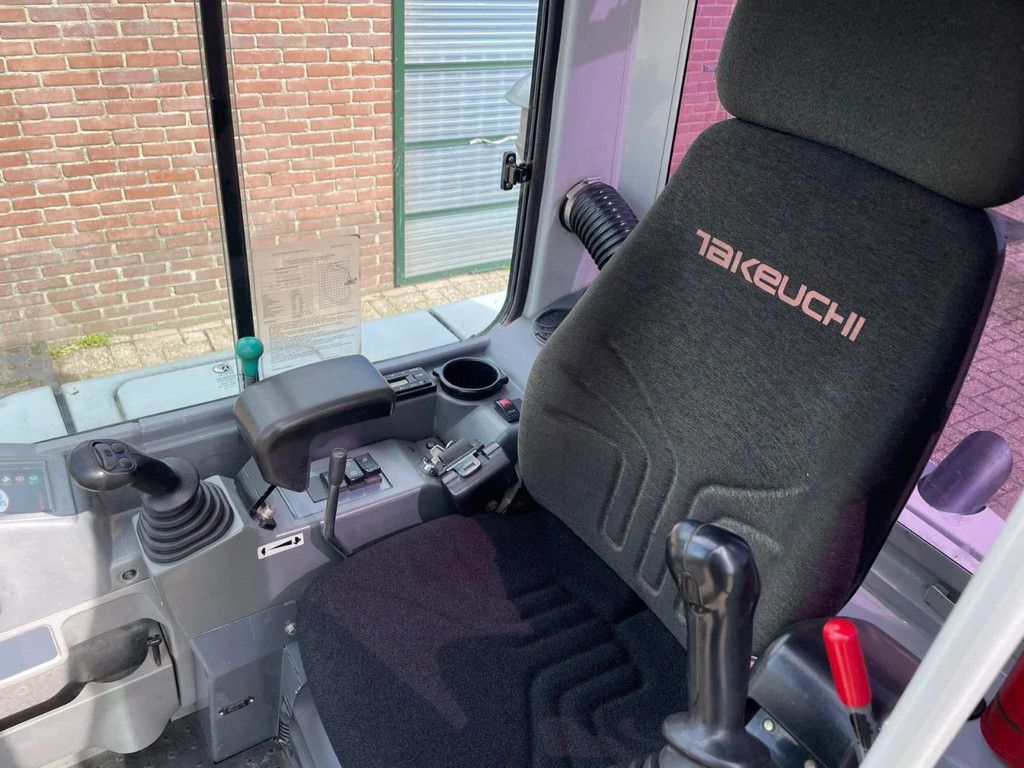 Takeuchi TB 235 Graafmachine