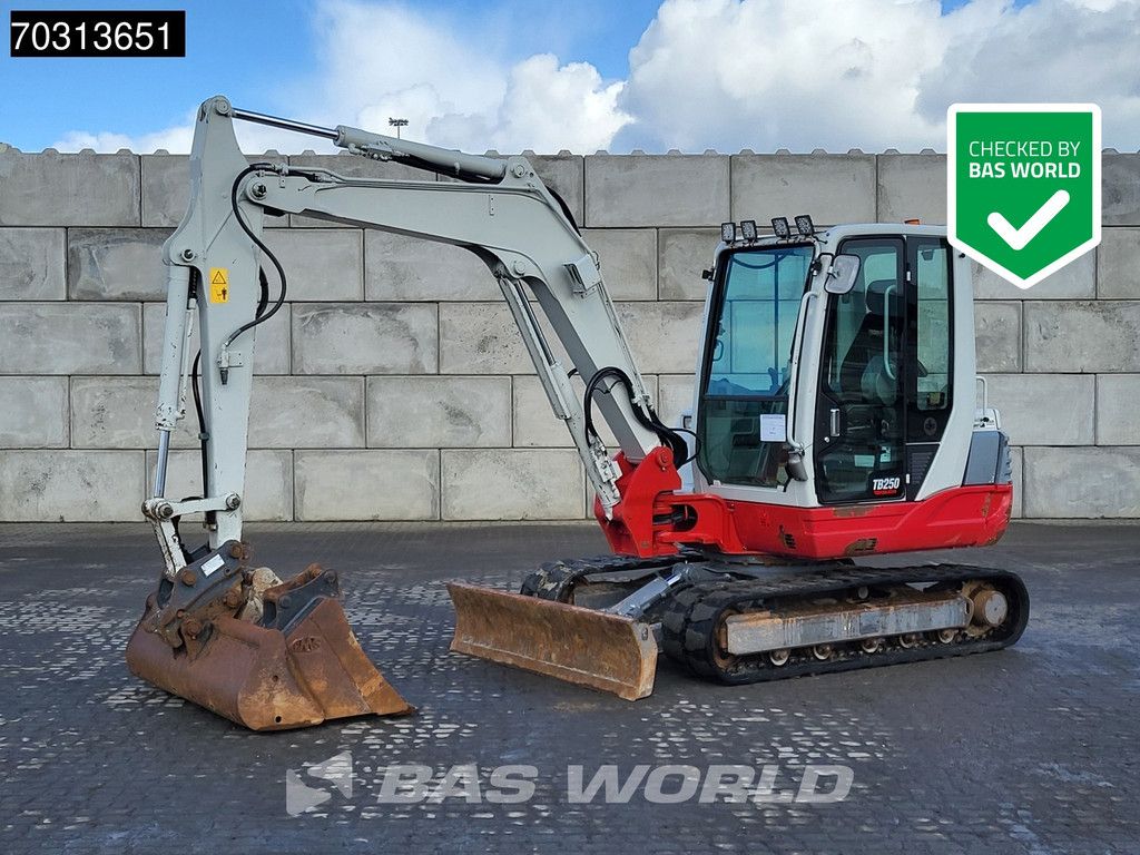 Takeuchi TB250 A/C - 3 Buckets