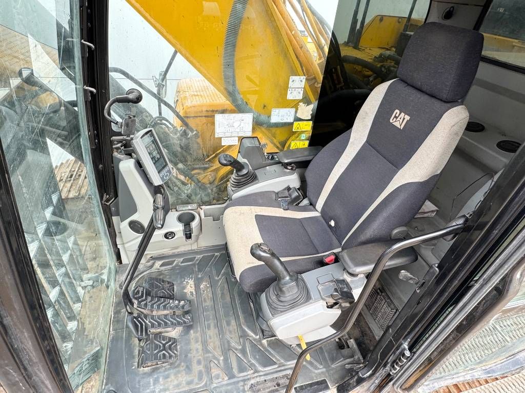 CAT 336FL - Automatic Greasing / Hammer Lines