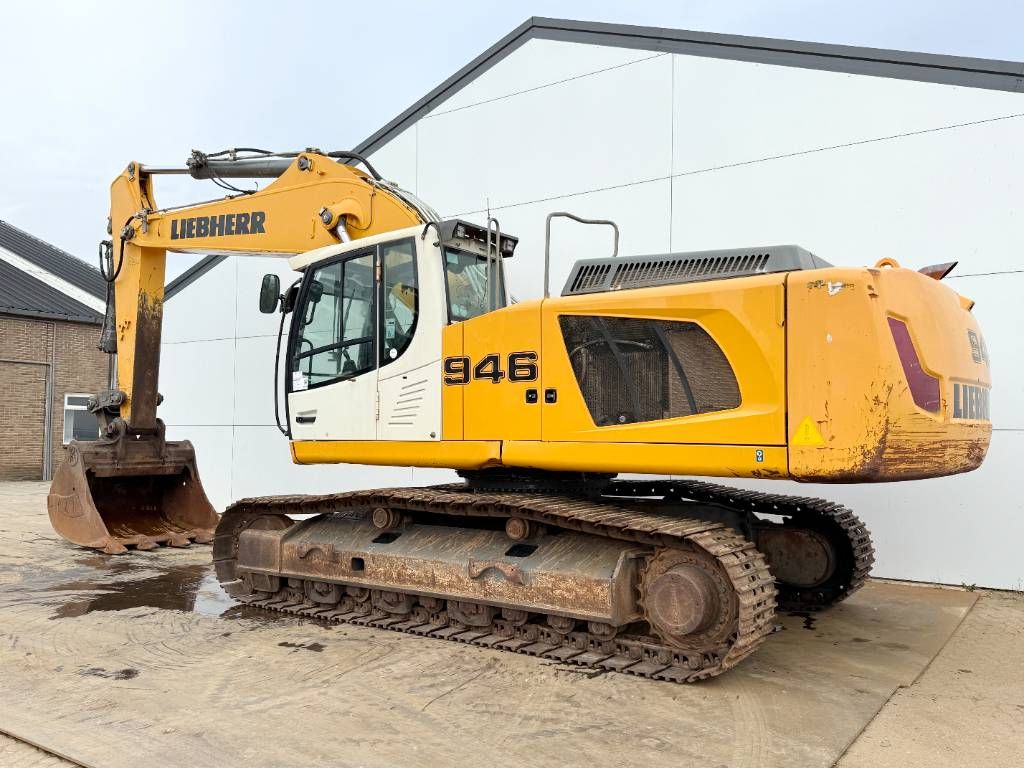 Liebherr R946LC - Automatic Greasing / Rear + Side Camera
