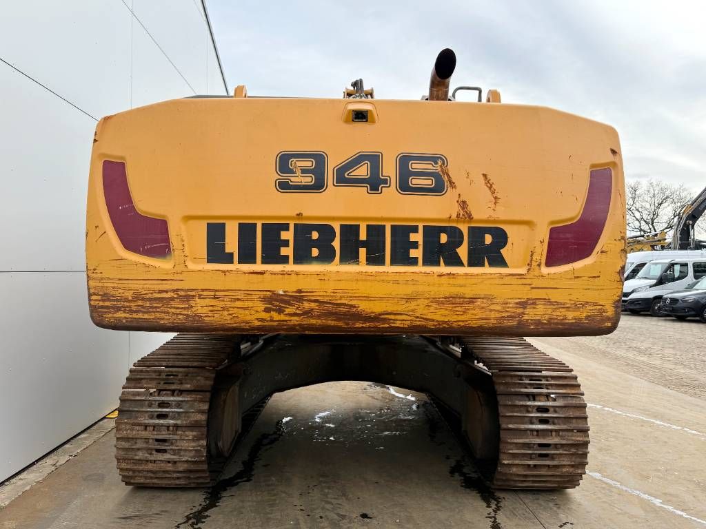 Liebherr R946LC - Automatic Greasing / Rear + Side Camera