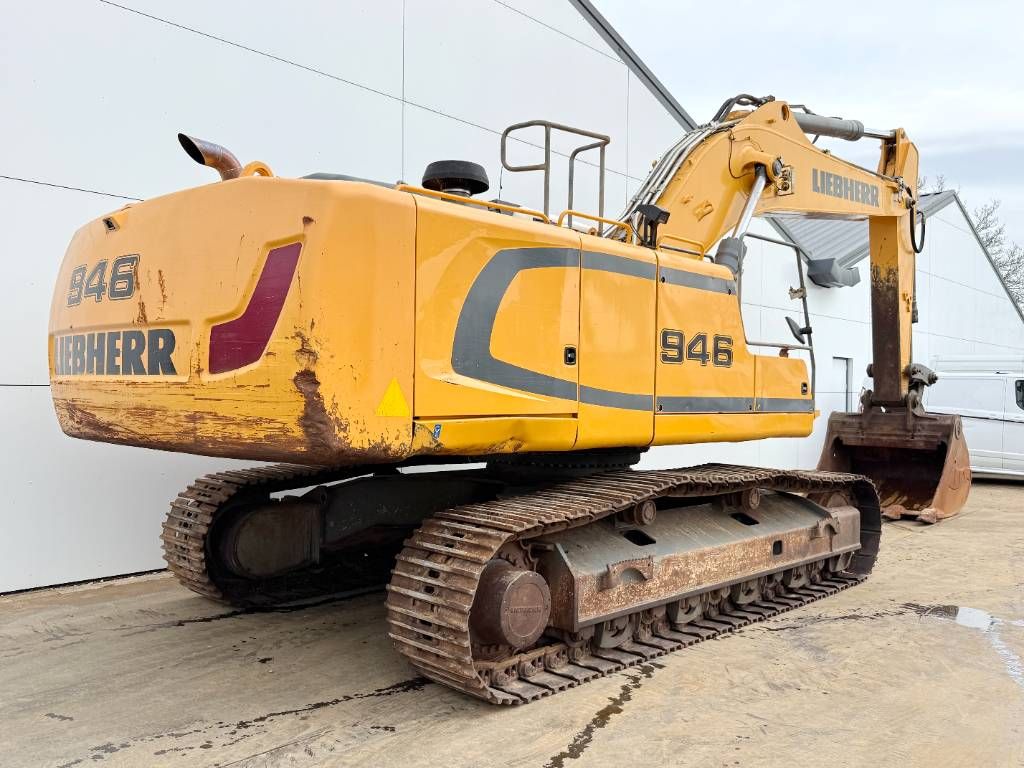 Liebherr R946LC - Automatic Greasing / Rear + Side Camera