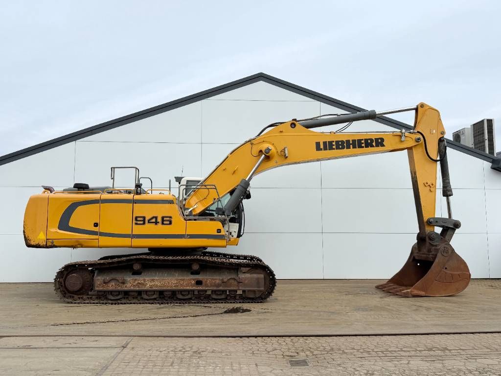 Liebherr R946LC - Automatic Greasing / Rear + Side Camera