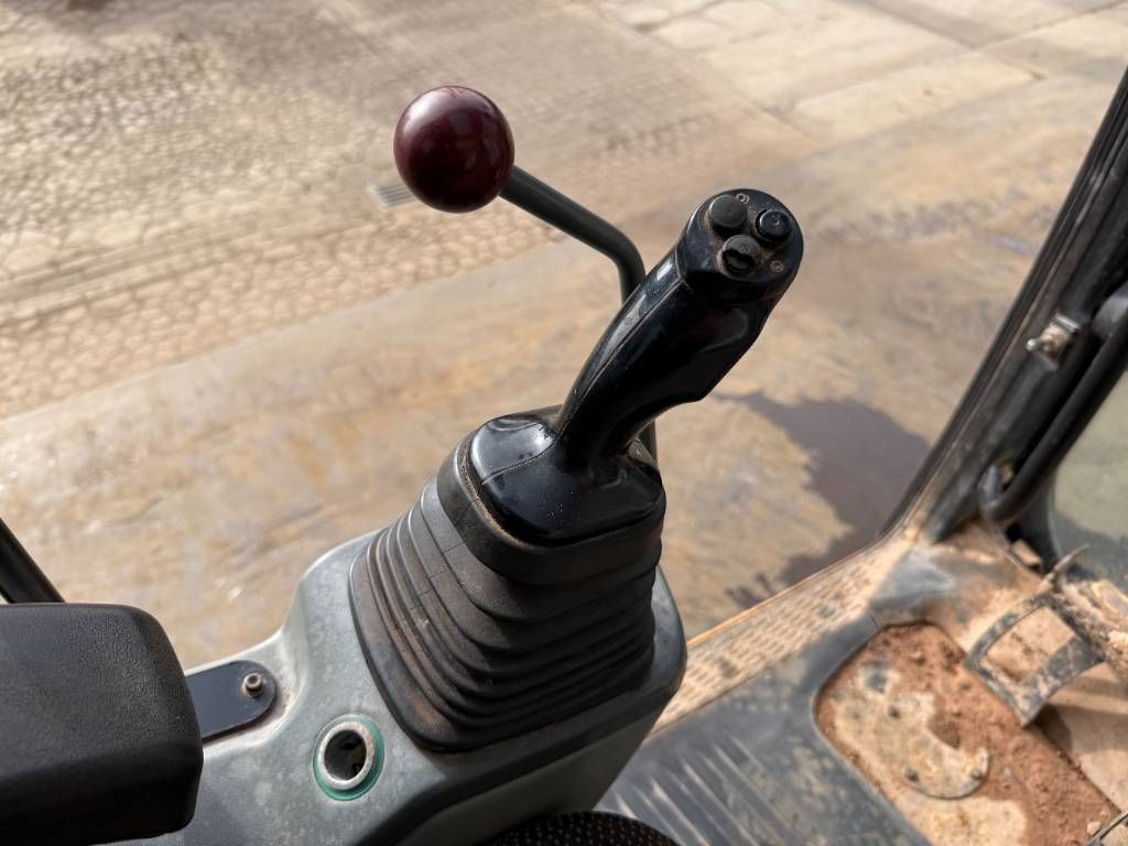 Liebherr R946LC - Automatic Greasing / Rear + Side Camera