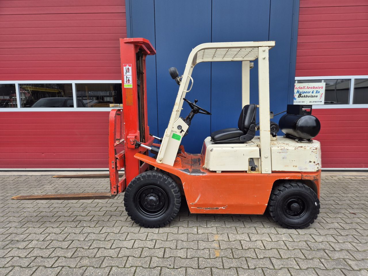 NISSAN PF25 HEFTRUCK LPG 2.5 TONS FREELIFT EN SIDESHIFT
