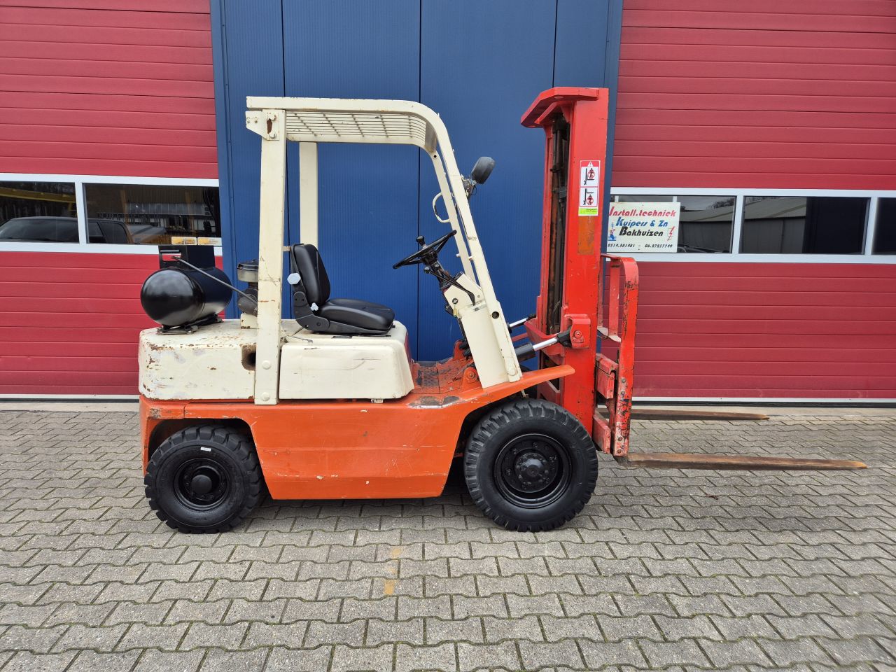 NISSAN PF25 HEFTRUCK LPG 2.5 TONS FREELIFT EN SIDESHIFT