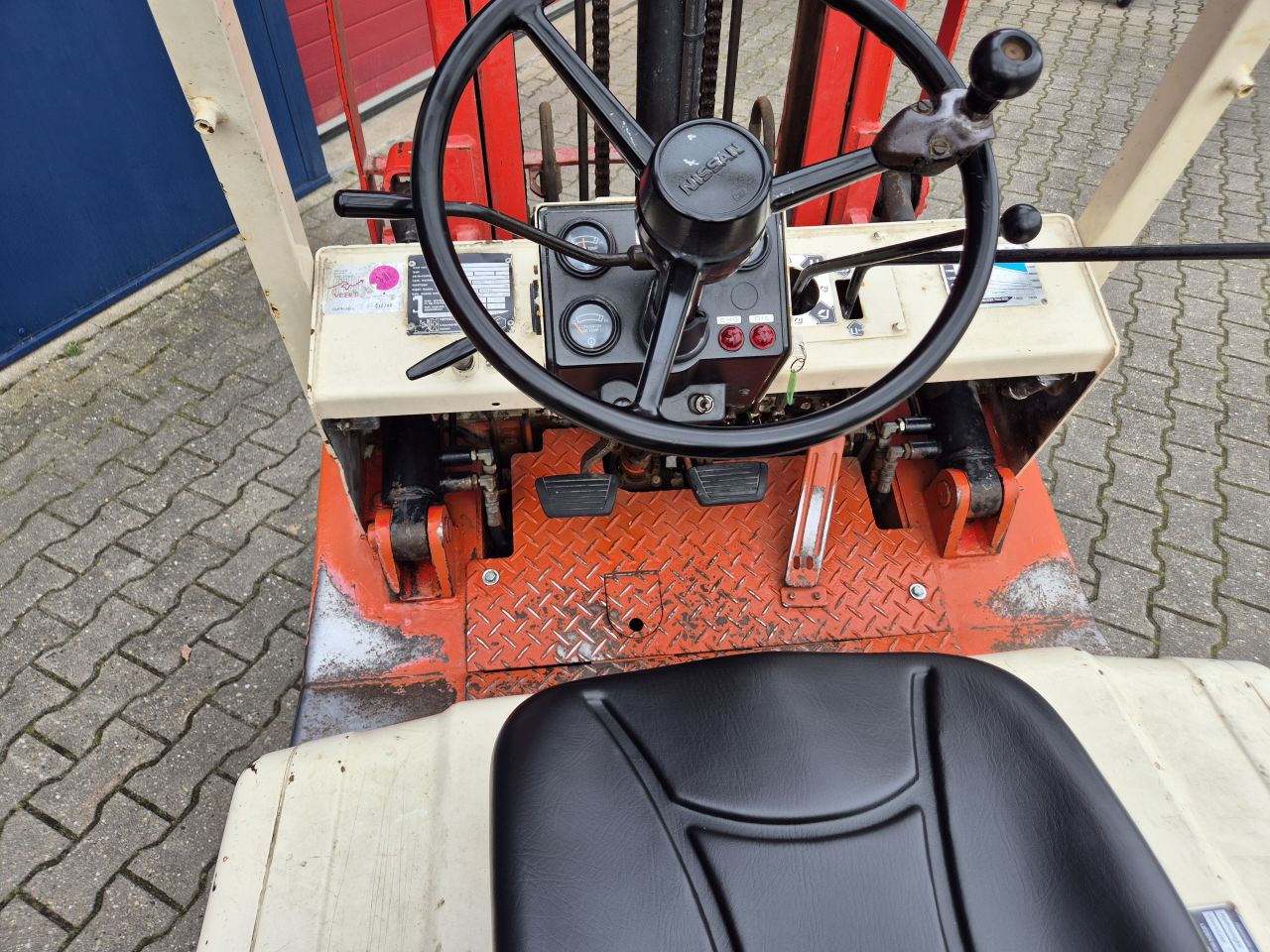 NISSAN PF25 HEFTRUCK LPG 2.5 TONS FREELIFT EN SIDESHIFT