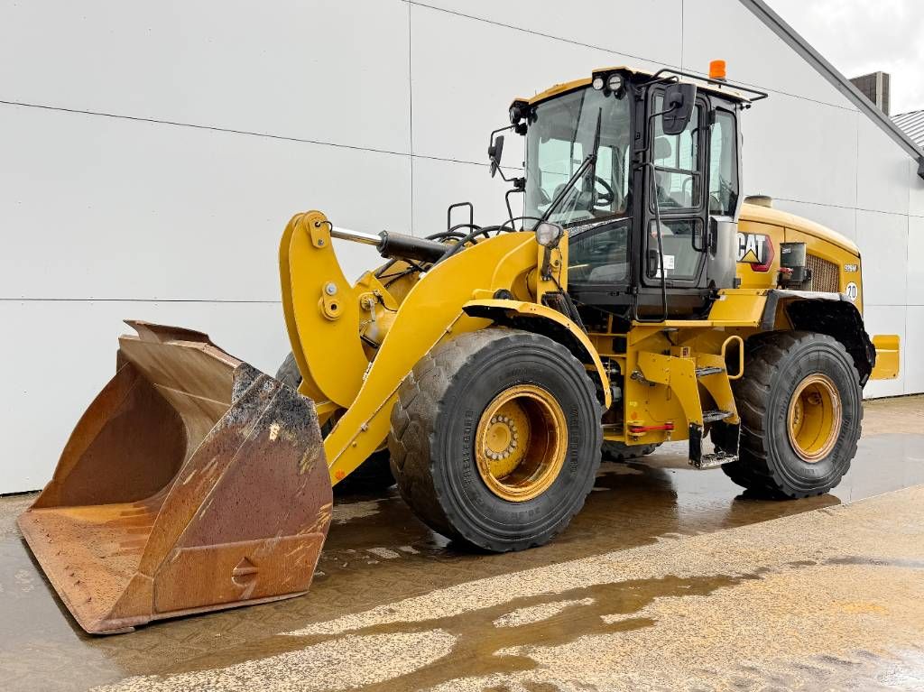 CAT 926M - Automatic Greasing / Backup Camera