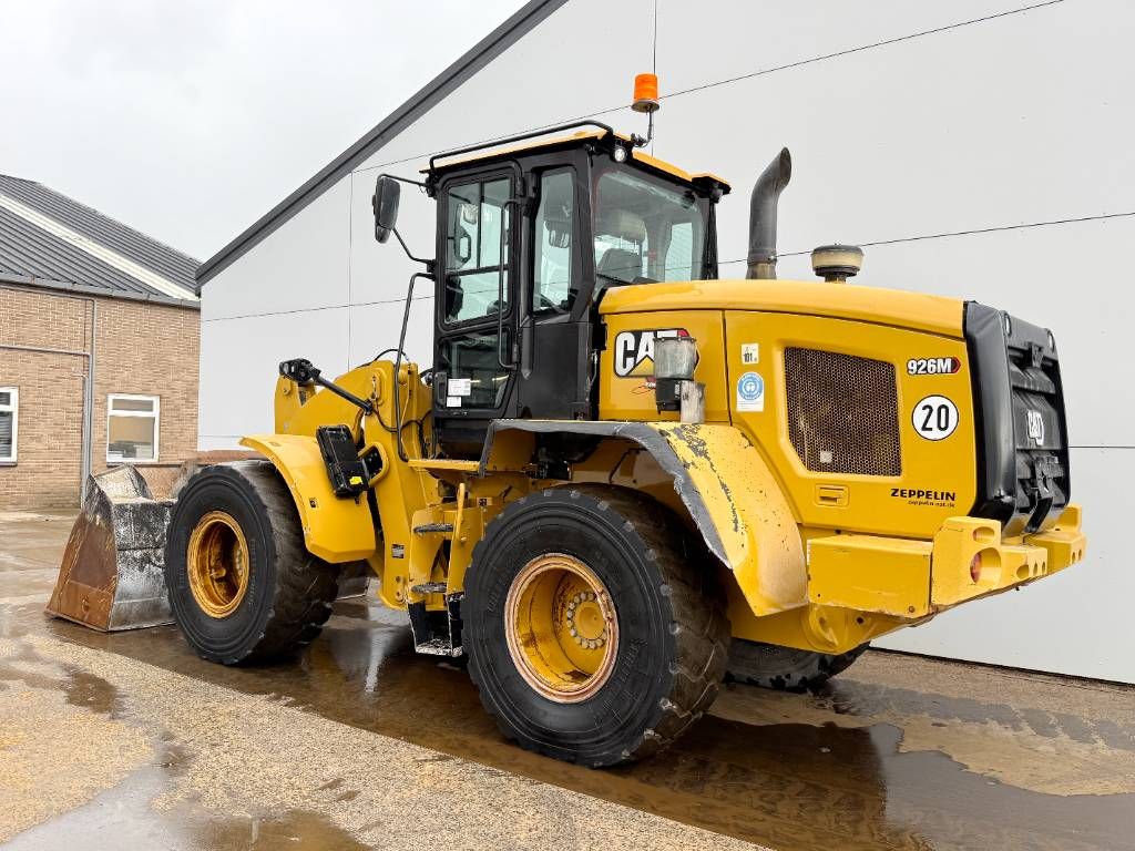 CAT 926M - Automatic Greasing / Backup Camera