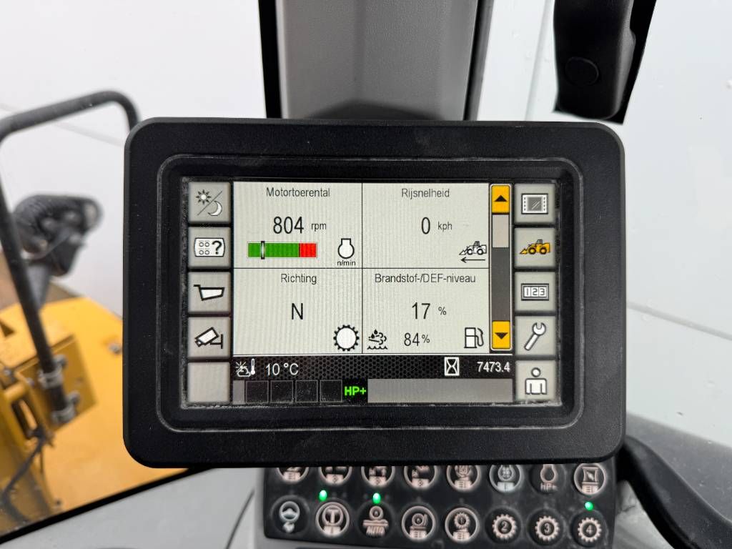 CAT 926M - Automatic Greasing / Backup Camera