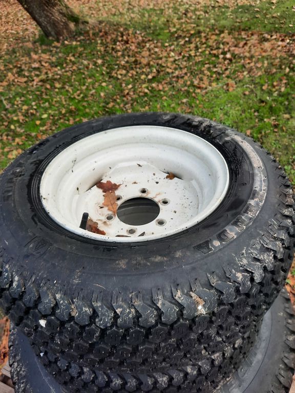 New Holland 33x12.50-16.5 set