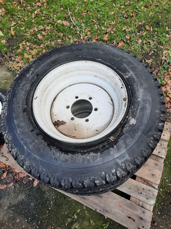 New Holland 33x12.50-16.5 set