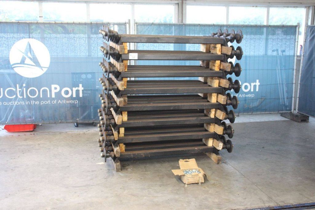 Batch of Knott 32x wheel axles with batch of hexagon bolts New