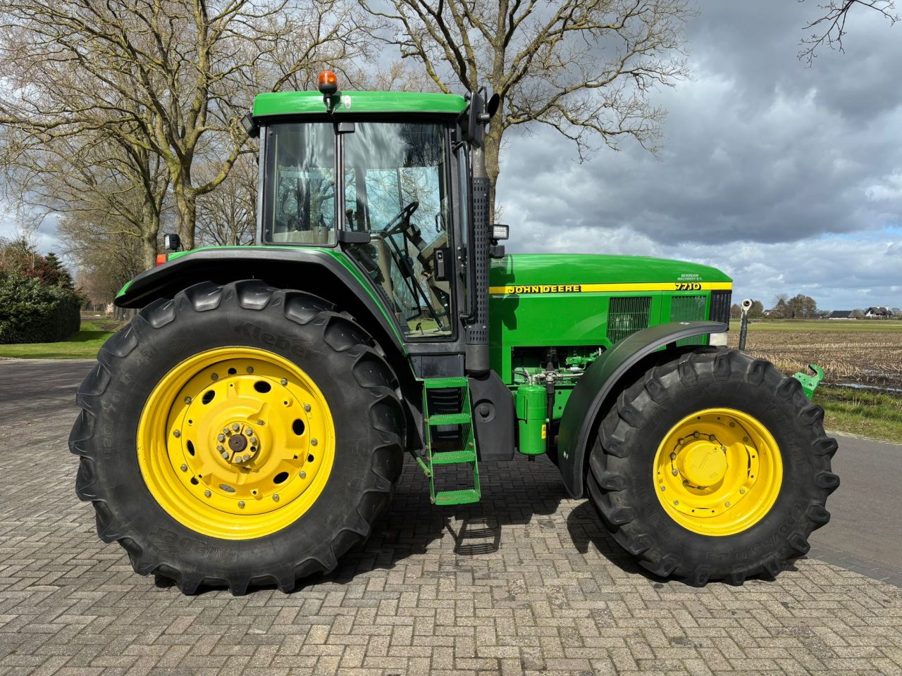John Deere 7710