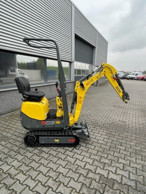 Wacker Neuson 803 minigraver met snelwissel en 3 bakken